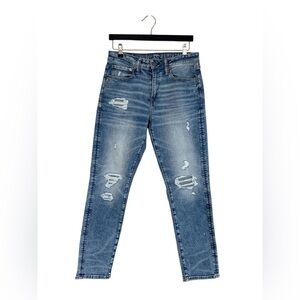 AMERICAN EAGLE - ATHLETIC DISTRESSED Men's JEAN. Size: Men's 29 x 30.